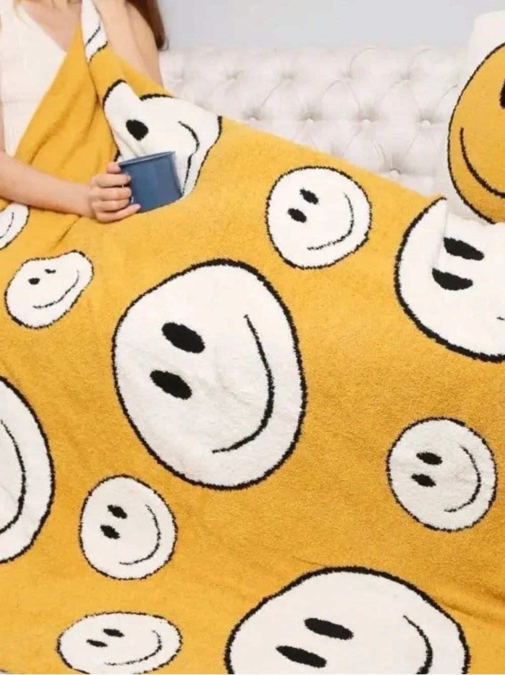 NWT Luxe Cloud Blanket, Smiley Pattern, Yellow
